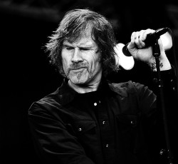 Ο Mark Lanegan ερμηνεύει Joy Division