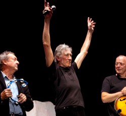 «Θα ήταν ωραίο να ενωθούν ξανά οι Pink Floyd» 