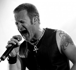 Ο πρώην τραγουδιστής των Iced Earth, Matt Barlow, δημιουργεί τους Sentinels 