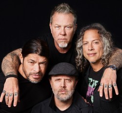 H Lady Gaga στη σκηνή με τους Metallica!