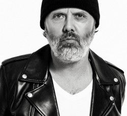 Ιππότης Lars Ulrich! 