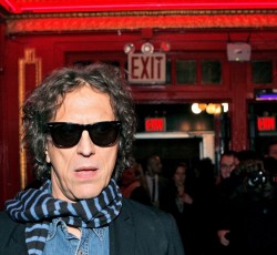 Ντοκιμαντέρ για τον απόλυτο rock ‘n roll φωτογράφο, Mick Rock