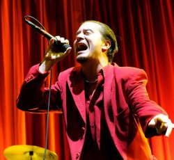 Άκου το "Grave Slave" των Dead Cross (Lombardo, Patton)