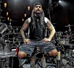 Ο Mike Portnoy αντιδρά στις διαδόσεις των πρώην, Dream Theater, συνοδοιπόρων του 