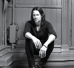 Ακούστε το "Year Of The Tiger" του Myles Kennedy 