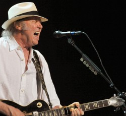 Όλο το μουσικό αρχείο του Neil Young δωρεάν  