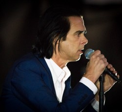 Nick Cave: «Ο Roger Waters λογοκρίνει καλλιτέχνες…» 