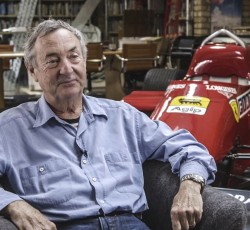 Ο Nick Mason των Pink Floyd ρίχνει Φόρμουλα 1 σε τοίχο