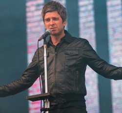 Ο Noel Gallagher βγάζει δίσκο και... στο σφυρί vintage εξοπλισμό των Oasis