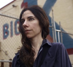 Η PJ Harvey γράφει μουσική για την κοιλάδα Bekaa του Λιβάνου (video) 