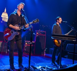 Οι Queens Οf Τhe Stone Age διασκευάζουν Gorillaz (video) 