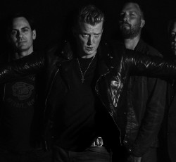 Ακούστε το "The Evil Has Landed" των Queens Of The Stone Age