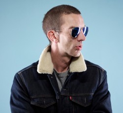 Richard Ashcroft: «Καλύτερα να ακούω Rihanna παρά τα σκ... που πλασάρονται για indie» 