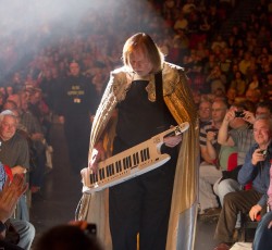 O Rick Wakeman «γυρνάει πλάτη» στην εισαγωγή των Yes στο Rock And Roll Hall Of Fame 