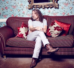 Robert Plant: «Τα φωνητικά μου σε ορισμένα κομμάτια των Led Zeppelin είναι απαίσια»