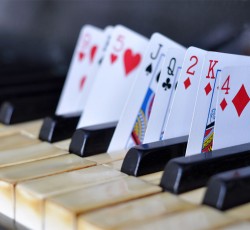 Όταν κορυφαίοι καλλιτέχνες της παγκόσμιας ροκ σκηνής έπαιξαν πόκερ για φιλανθρωπικό σκοπό 