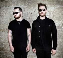 Στο Νο.1 των charts οι Royal Blood! 