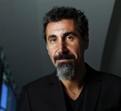 Serj Tankian: «Οι System Of A Down δεν έχουν "κοιταχτεί στα μάτια" για τον επόμενο δίσκο»