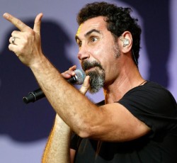 Serj Tankian: «Γάμ..σέ τα τα φωνητικά!»