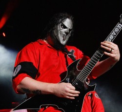 Slipknot: Τρίτος «σπασμένος» λαιμός στο συγκρότημα!  