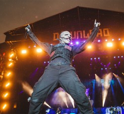 «Θέλω να γράψουμε έναν βίαιο δίσκο» 