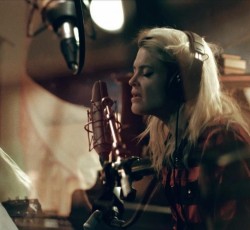 The Κills vs. Rihanna (video) 