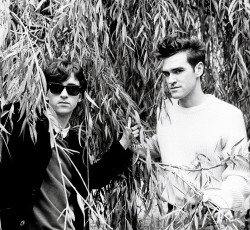 «Ο Trump θα εξοντώσει την Αμερική» χαραγμένο σε βινύλιο των Smiths 