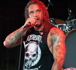 Δημόσια συγγνώμη από τον Τim Lambesis