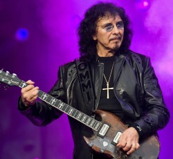 Tony Iommi: «Μου είπαν ότι δεν θα ξαναπαίξω κιθάρα» 