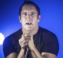 Είναι άραγε ο Trent Reznor το… «ζωντανό άγαλμα»; (video) 