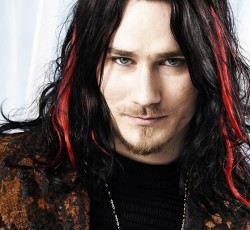 Ο Tuomas Holopainen μας συστήνει τους Auri