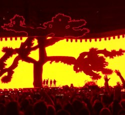 Οι U2 ξεκινούν την "Joshua Tree" περιοδεία τους με νέο κομμάτι 