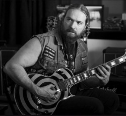 Zakk Wylde: «Η σχέση μου με τον Gus G μετά από την αντικατάστασή του στη μπάντα του Ozzy» 