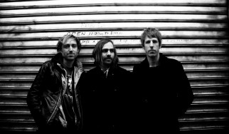Οι A Place To Bury Strangers σε Anti-Trump συλλογή (audio)