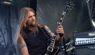 Νέο συμβόλαιο και επιστροφή του αρχικού μπασίστα στους Amorphis