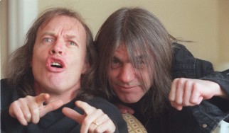 Angus Young: «Το παίξιμο του Malcolm είναι πιο πρωτότυπο από το δικό μου»