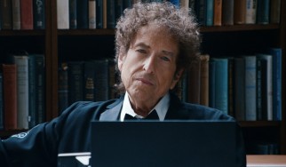Ο Bob Dylan παραλαμβάνει, εν τέλει, το βραβειο Νόμπελ…