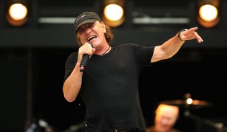 O Brian Johnson επιστρέφει στη σκηνή δίπλα στους Robert Plant και Paul Rodgers
