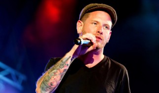 Ο Corey Taylor αποτίει από σκηνής φόρο τιμής στον Chris Cornell (video)