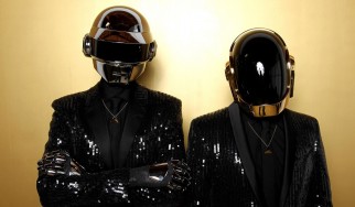 Γαλλική στρατιωτική μπάντα παίζει Daft Punk μπροστά σε Macron και Trump (video)