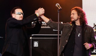 Οι U2 στη σκηνή μαζί με τον Eddie Vedder και τους Mumford And Sons (video)