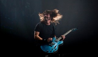 Οι Foo Fighters παρουσιάζουν live ένα καινούργιο τραγούδι (video)