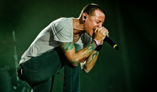 Fan πετάει …κανάτα στους Linkin Park