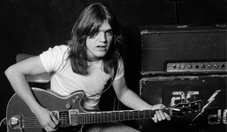 H rock κοινότητα αποχαιρετά τον Malcolm Young