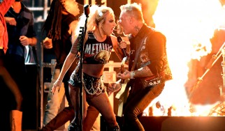 Αυτή είναι η πολυσυζητημένη εμφάνιση Metallica-Lady Gaga