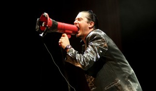 Αυτοκινητιστικό ατύχημα για τον Mike Patton