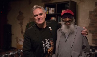 Ο Morrissey αφιερώνει στον stand up ακτιβιστή Dick Gregory…