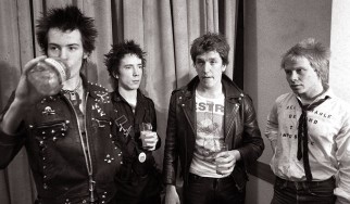 Κερδίστε διπλές προσκλήσεις για τα "Εδώ δεν υπάρχει άσυλο" και "The Filth and the Fury" στο Gimme Shelter Film Festival