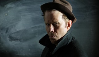 Ο Tom Waits επανεκδίδει τον κατάλογό του στην ANTI- Records