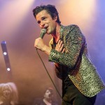 Οι Killers διασκευάζουν το "Wonderwall" των Oasis